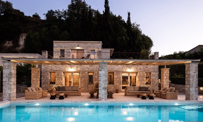 Kounavi House | Villa Mantilari Wine Estate in Crete
