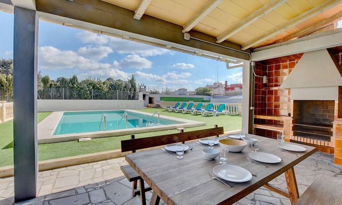 Ses Cadenes Villa | Villa Maravilas 2 next to the beach with private pool and garden