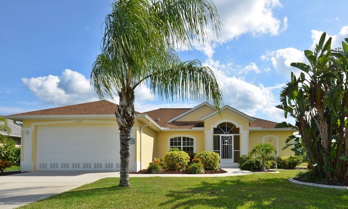 Rotonda Lakes House | Villa Marco, Sleeps 5, Private Heated Spa & Sunbathing, Rotonda, Florida