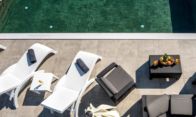 Skala House | Villa Mare★3 BR★Private Pool★Sea Views★Free Parking