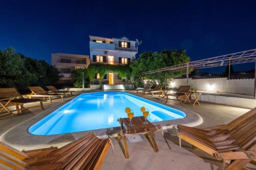 Pirovac Apartment | Villa Marija- Apartments with shared pool just 100m from beach
