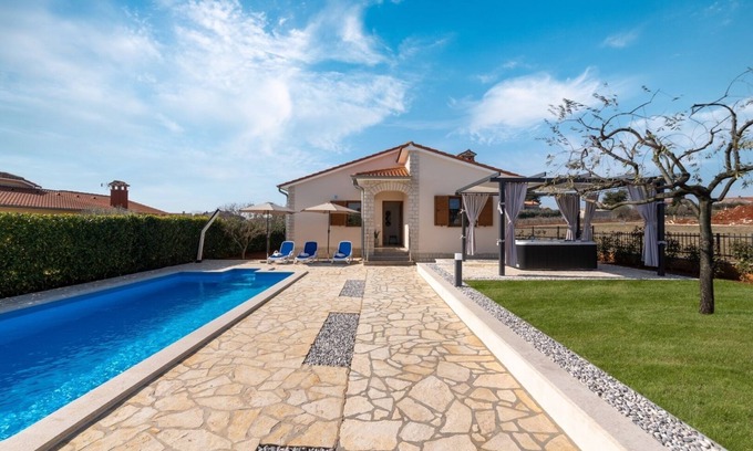 Kastelir-Labinci Villa | Villa Marko Kastelir - seavew, private pool and jacuzzi!