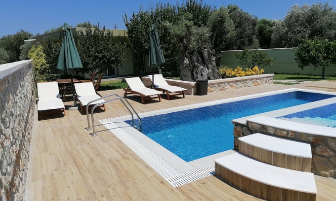 Filerimos Villa | Villa MATA - 600m² with Private Pool and Jacuzzi