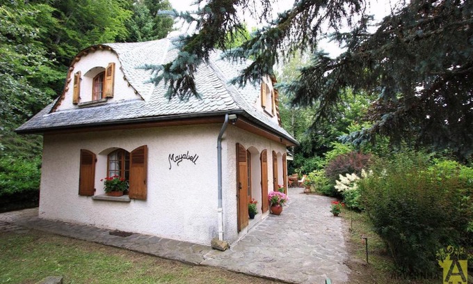 Besse-en-Chandesse House | Villa Mayabell