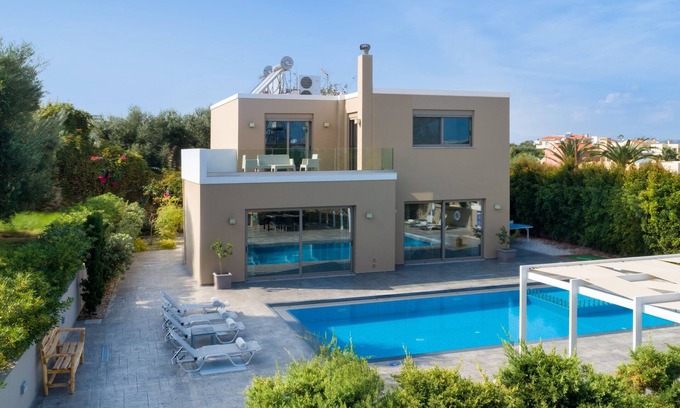 Kato Galatas Villa | Villa Meliti, 400 meters from the sandy beach of Kalamaki, 5 km from Chania town