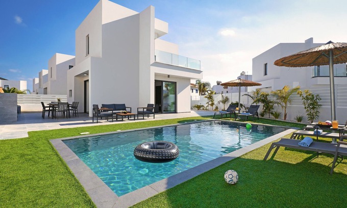 Paralimni Villa | Villa MEROPE - 3Bed all En-suite with Private Pool