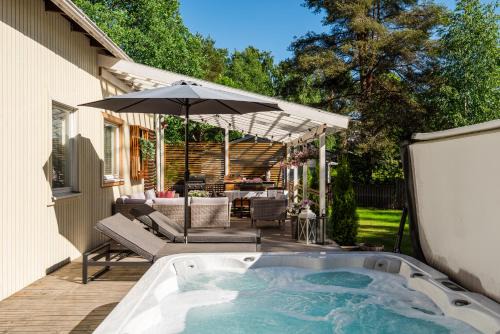 Pori House | Villa Metsämarkku - jacuzzi & sauna