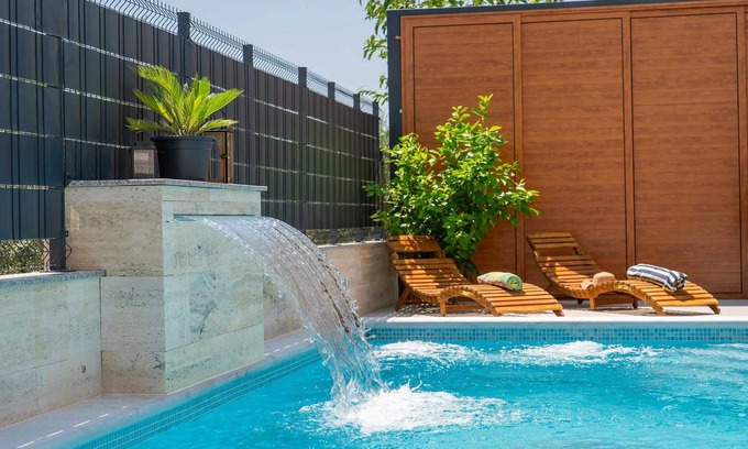 Kastel Sucurac Villa | Villa Mima II:Holiday oasis with hydromassage pool
