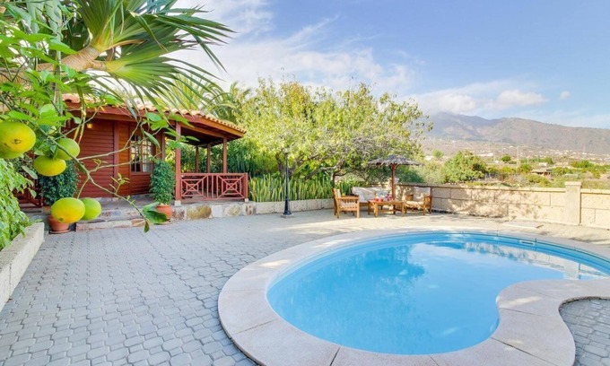 Arafo Villa | Villa Mimosa, mountain views, pool, fast Wi-Fi, garden and terrace; parking available