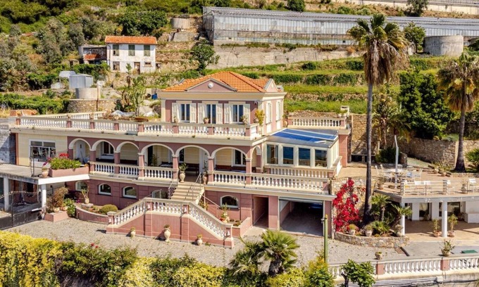 Ospedaletti Villa | Villa Miramare: Piscina e Vista Mare - Villa Miramare con Piscina e Vista Mare