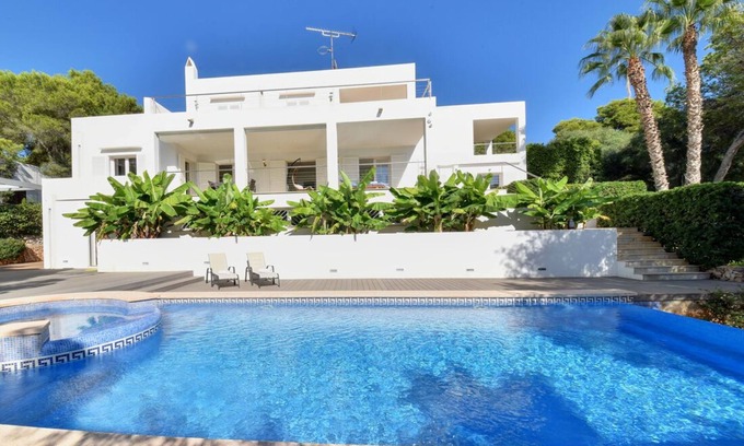 Cala d'Or House | Villa mit Direktem Strandzugang zu Einer Sandigen Bucht in Cala D'or Zentrum