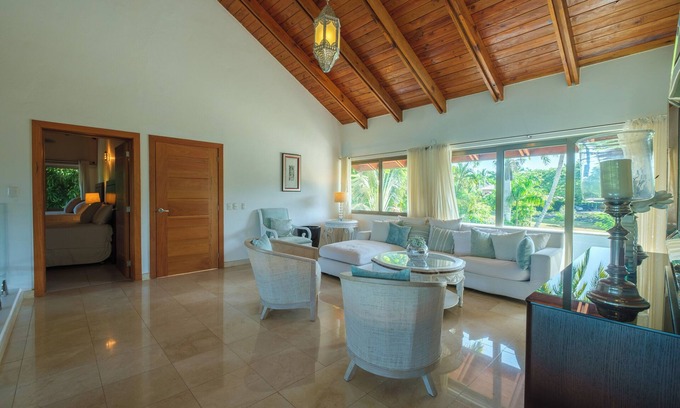 Las Lomas Villa | Villa Monarca- Greta location