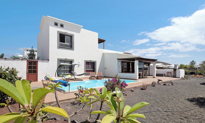 Montana Roja Villa | Villa "Montaña Roja" with Private Pool, Terraces & Wi-Fi