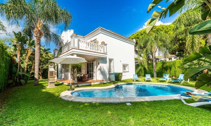 Calahonda Villa | Villa Moongate