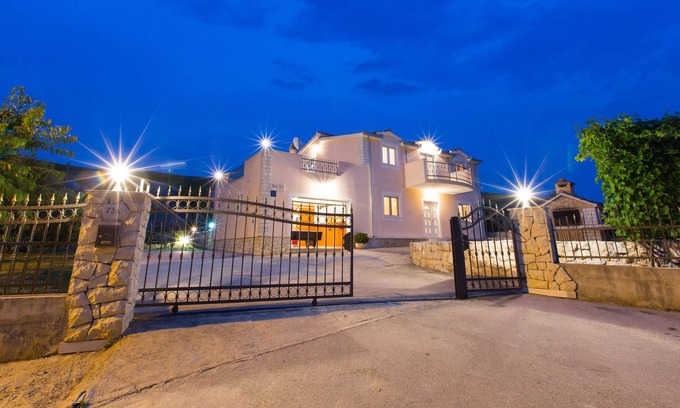 Dicmo Villa | Villa My Peace - Heated Pool, Bbq, Play-room, Peace