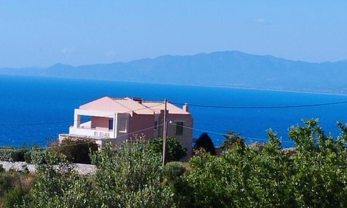 Kiparissia House | Villa Myrto