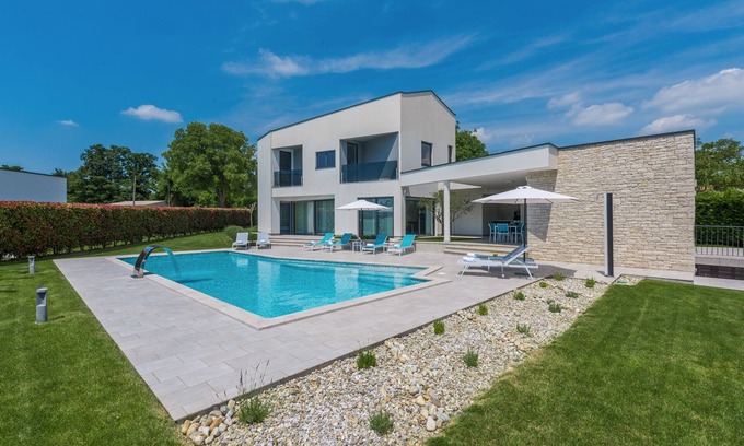 Tinjan Villa | Villa Nada