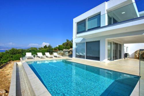 Pelekito Villa | Villa Nafsika by PosarelliVillas