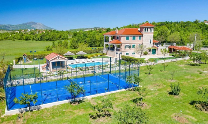 Drnis Villa | Villa Nature's Embrace