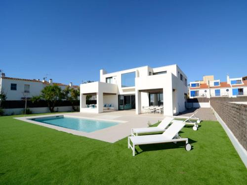 Mas Pinell Villa | Villa near Mas Pinell Beach with Private Pool