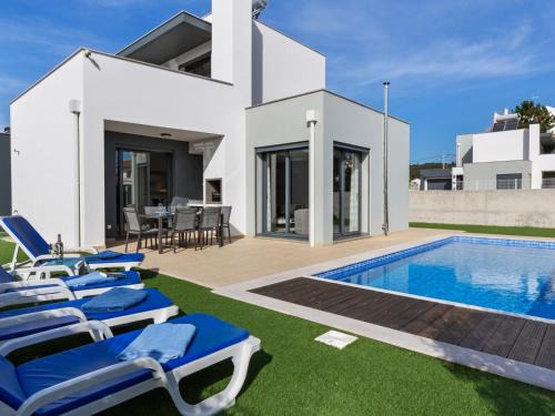 Foz do Arelho Villa | Villa near Obidos Lagoon and Surf Beaches