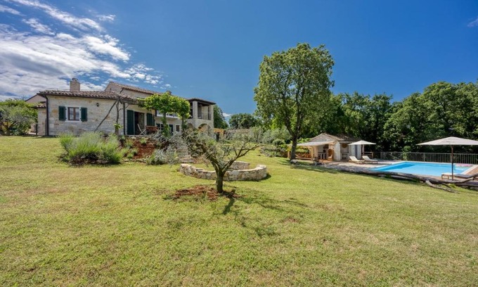 Tinjan Villa | Villa Neastor