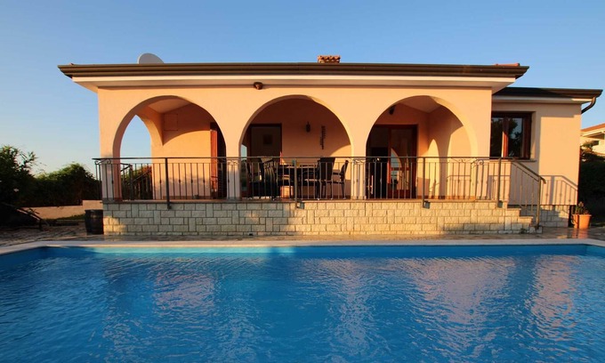 Dracevac Villa | Villa Neela for 6 persons, with fenced yard, BBQ and pool