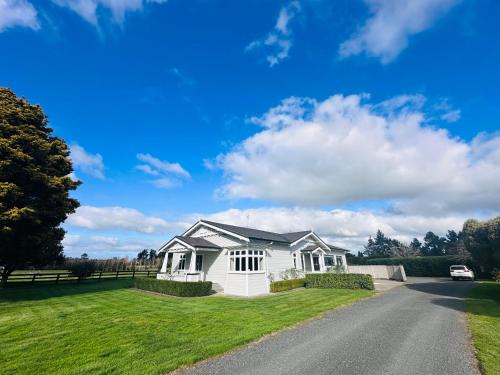 Newstead Villa | Villa Newstead Luxury Stay Near Hamilton