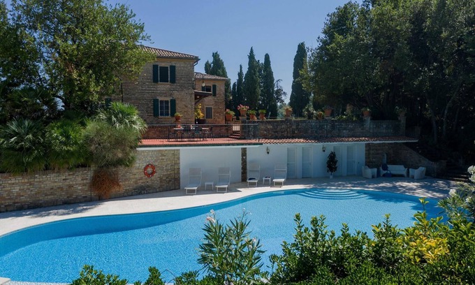 Pesaro Villa | Villa Nina 12 - Six Bedroom Villa, Sleeps 12