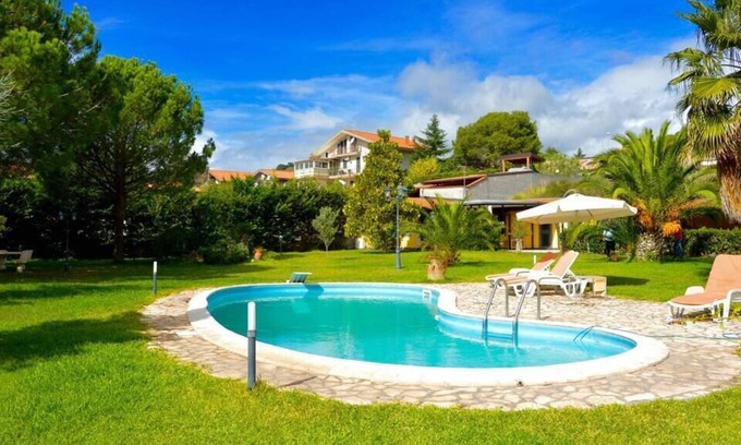 Mascalucia House | Villa Ninfea - villa on the slopes of Etna with big garden and pool