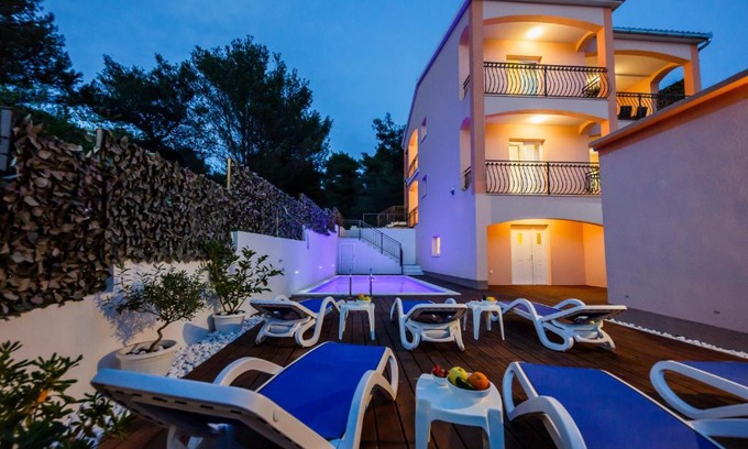 Okrug Villa | Villa Nora