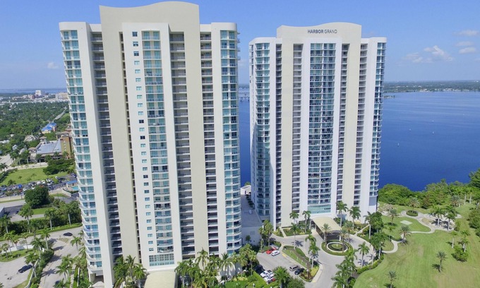 Edgewood Condo | Villa Oasis