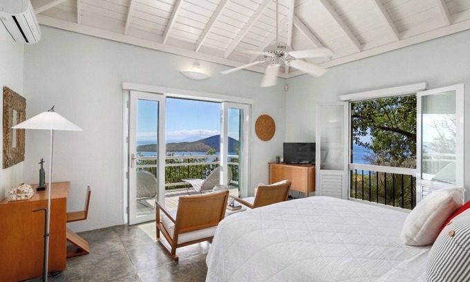 Playa Sardinas I Bed & Breakfast | Villa offers a private balcony with picturesque views of stunning seascape areas
