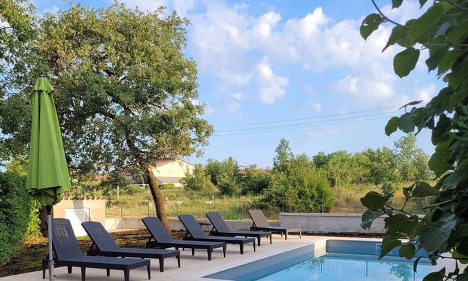 Kastelir-Labinci Villa | Villa Oleandar with pool in Rogovici near Porec 7 km from the beach