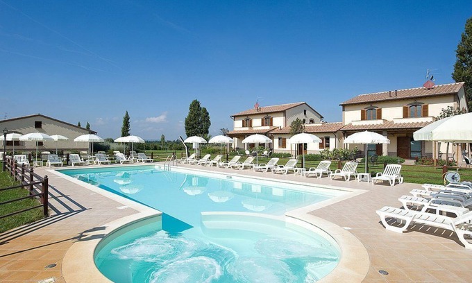 Cannara House | Villa Ornata C: A characteristic and welcoming apartment surrounded by the greenery, with Free WI-FI.