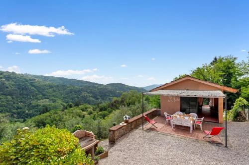 Macchino Apartment | Villa Ortensie Garden with amazing view - Happy Rentals