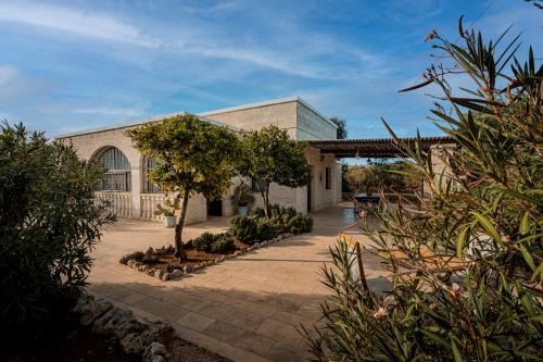 Ostuni Villa | VILLA OSTUNI ONE mit Pool, Gästehaus & Glamping