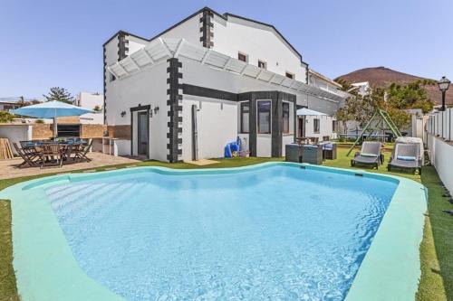 Tahiche Villa | Villa Palacios Herrero