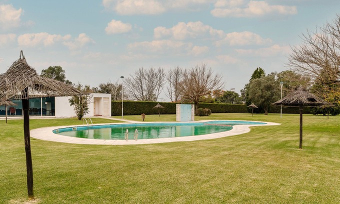 Esposende Villa | Villa 'Paradise' with Sea View, Shared Pool and Wi-Fi
