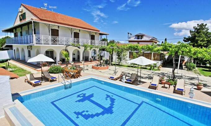 Roda Villa | Villa Paradiso in Agnos