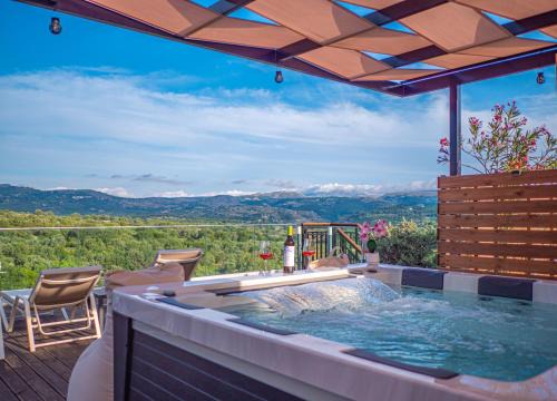 Kato Valsamonero Villa | Villa Paris with Rooftop & Jacuzzi