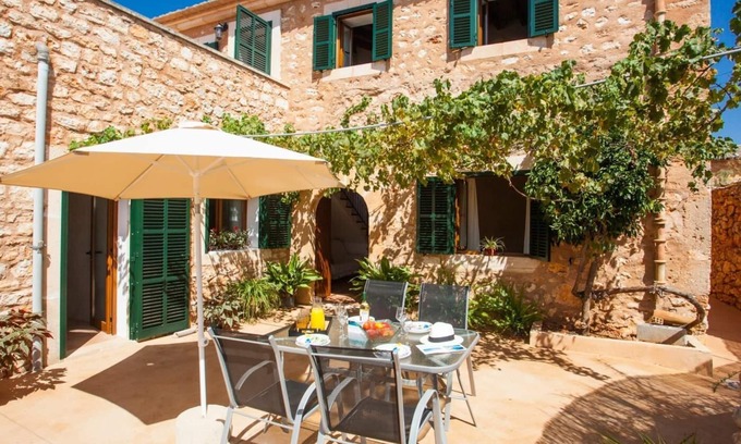 Es Llombards Cottage | Villa Paula. Renovated and Traditional Majorca House