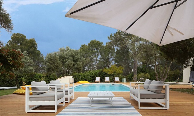 Assas House | Villa Perdigal : pool, petanque, trampoline, ping-pong, basketball, babyfoot, swing, indoor bike.
