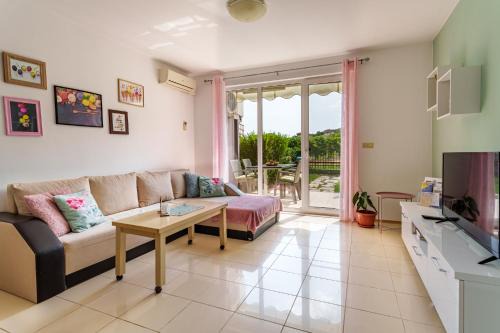 Osenovo House | Villa Poesia, Harmony Hills Residence