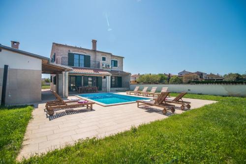 Pomer Villa | Villa Pomer with a private Swimming pool near the Sea