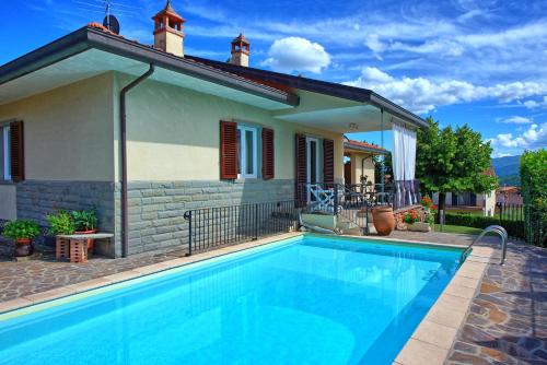 Pratovecchio Villa | Villa Pratovecchio by PosarelliVillas