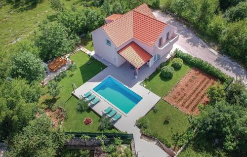 Dugopolje Villa | Villa Radosevic near Split, heated pool