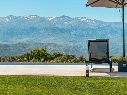 Malaxa Villa | Villa Recluso-3 bd luxury country villa, huge heated pool with hydromassage, individual bbq & large yard, mountain view