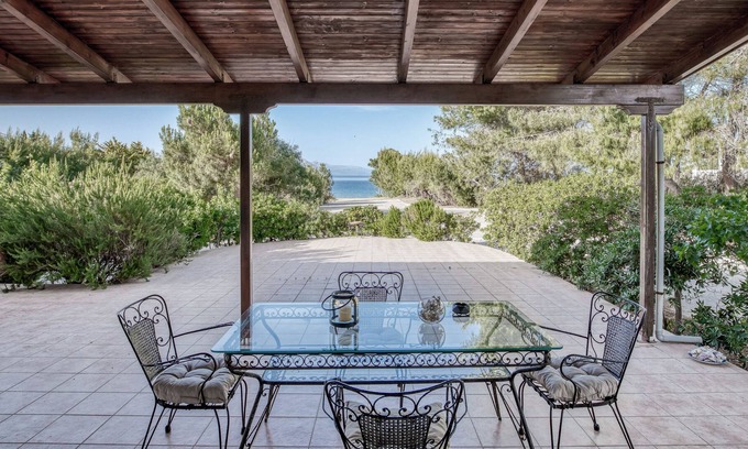 Lakopetra Villa | Villa Reiki, Classy beachfront Home at Lakkopetra