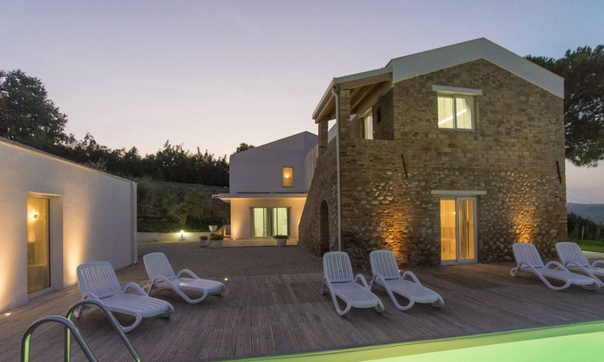 Notaresco Apartment | VILLA RENZO modern apartment in a country house a few minutes from the coast